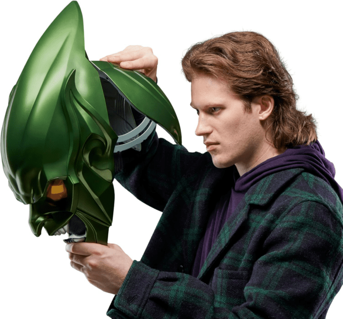 MARVEL Legends Series Green Goblin Premium Roleplay Helmet, : No Way Home Adult Collectible Roleplay Gear - Image 4