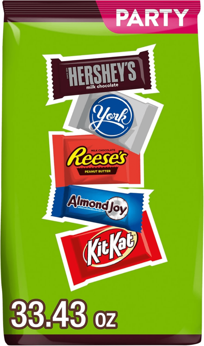 Hershey Assorted Chocolate Flavored Snack Size, Christmas Candy Party Pack, 33.43 Oz