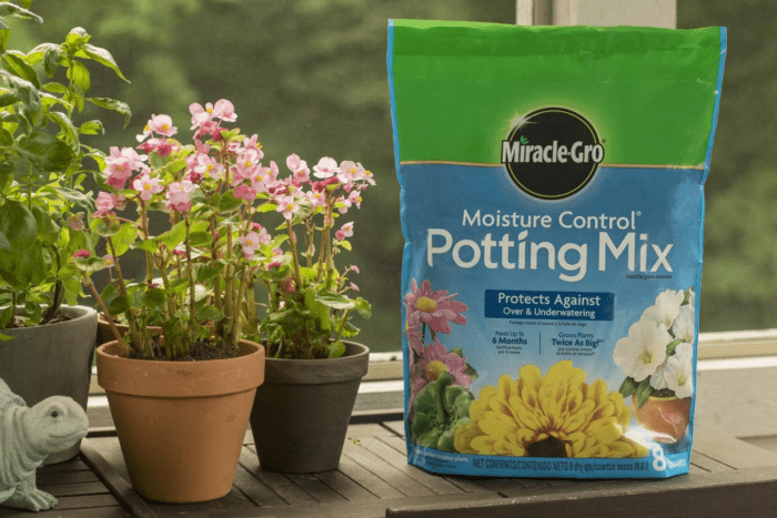 Moisture Control Potting Mix 8 Qt., Protects against over and under Watering Container Plants, 2-Pack - Image 5