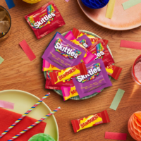 SKITTLES Original, SKITTLES Wild Berry & STARBURST Original and STARBURST Favereds Fun Size -  Assorted Candy Variety Pack - Candy Bulk Individually Wrapped, 20.13Oz - Image 4