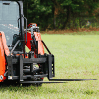 Standard Series Pallet Fork Frame, 48" Pallet Fork Blades, Quick Tach Connection for Skid Steers, Tractors, Rated 4,000 LB, Conus 2 Hay Spear Sleeves Included, 2" Receiver Hitch - Image 2