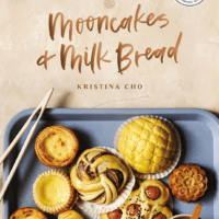 Mooncakes and Milk Bread: Sweet and Savory Recipes Inspired by Chinese Bakeries [Spiral-Bound] Kristina Cho