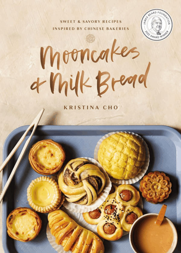 Mooncakes and Milk Bread: Sweet and Savory Recipes Inspired by Chinese Bakeries [Spiral-Bound] Kristina Cho