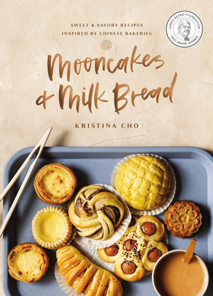 Mooncakes and Milk Bread: Sweet and Savory Recipes Inspired by Chinese Bakeries [Spiral-Bound] Kristina Cho