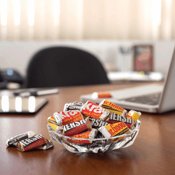 Miniatures Assorted Chocolate Candy Party Pack, 35.9 Oz - Image 6