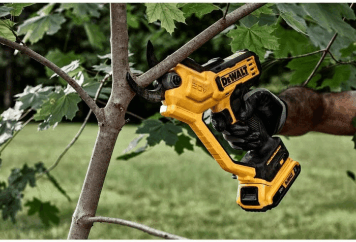 20V MAX Pruning Shears Garden Tool, Cordless, Bare Tool Only (DCPR320B) - Image 7