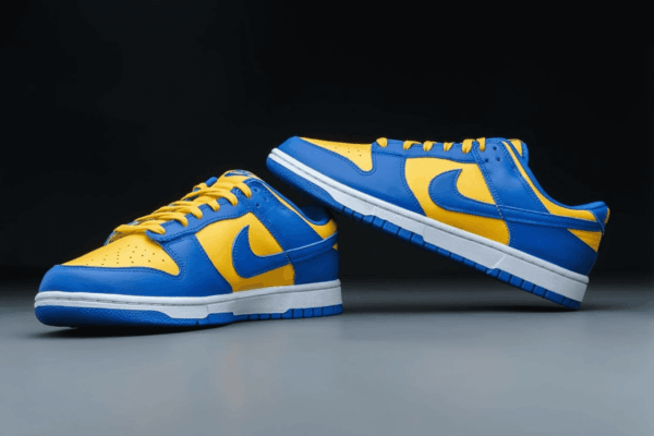 Dunk Low Mens Sneakers - Image 3