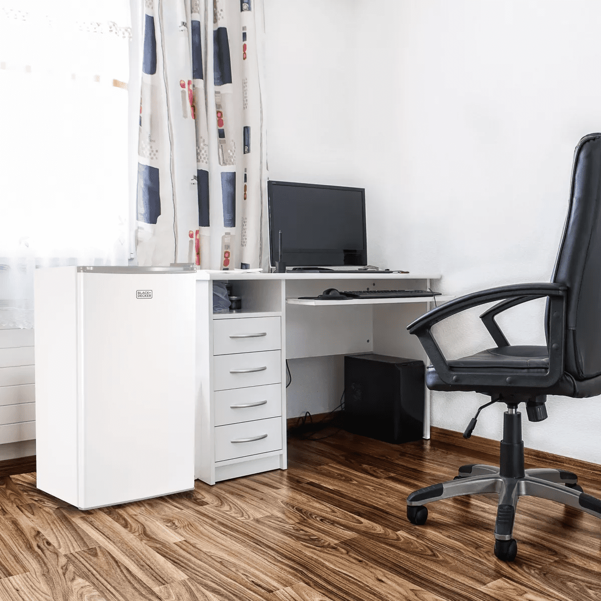 BLACK+DECKER Compact Refrigerator with Door Storage - Image 8