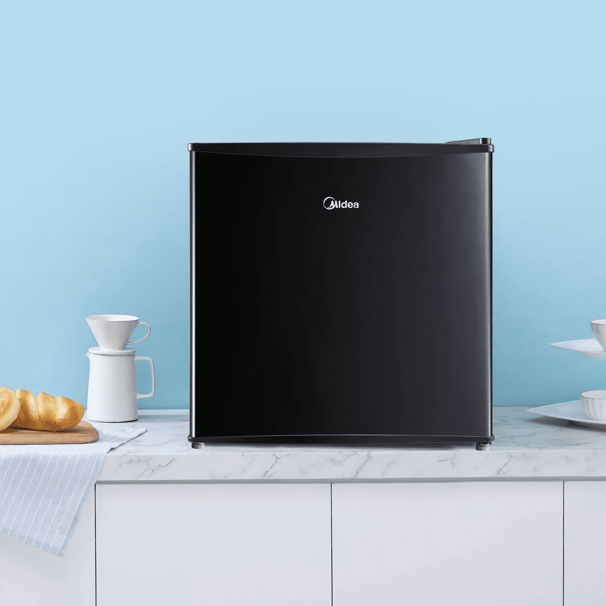 Midea 1.7 Cu Ft Compact Refrigerator Black: Energy Star Certified Dorm Fridge, Freezerless, Reversible Door, 1 Shelf - Image 5