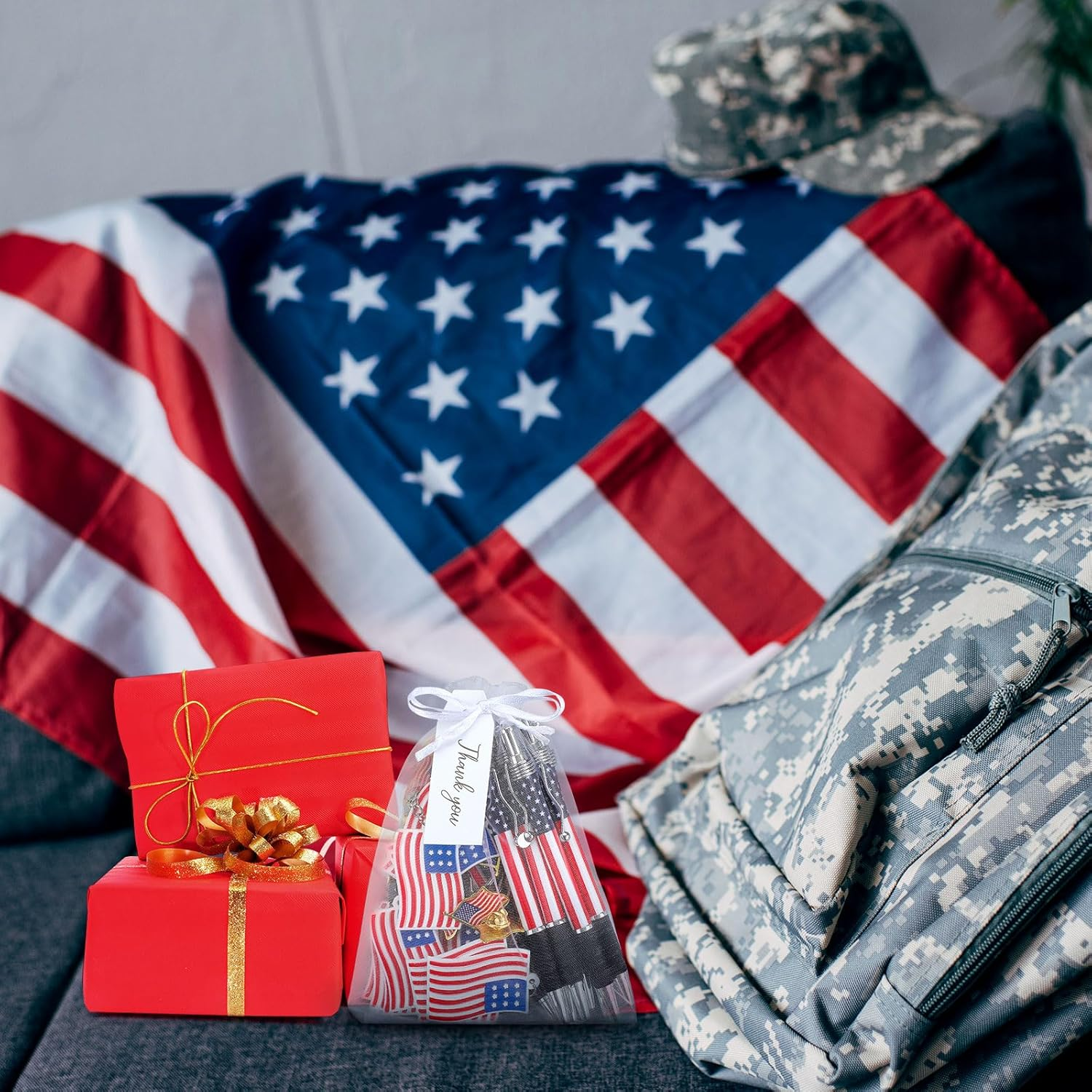 250 Pcs Veterans Day Style American Flag Lapel Pins Ballpoint Pen Black Independence Day Flag Keychains Thank You Card Organza Gift Bag for Home Office School 4Th of July Party Supplies - Image 5