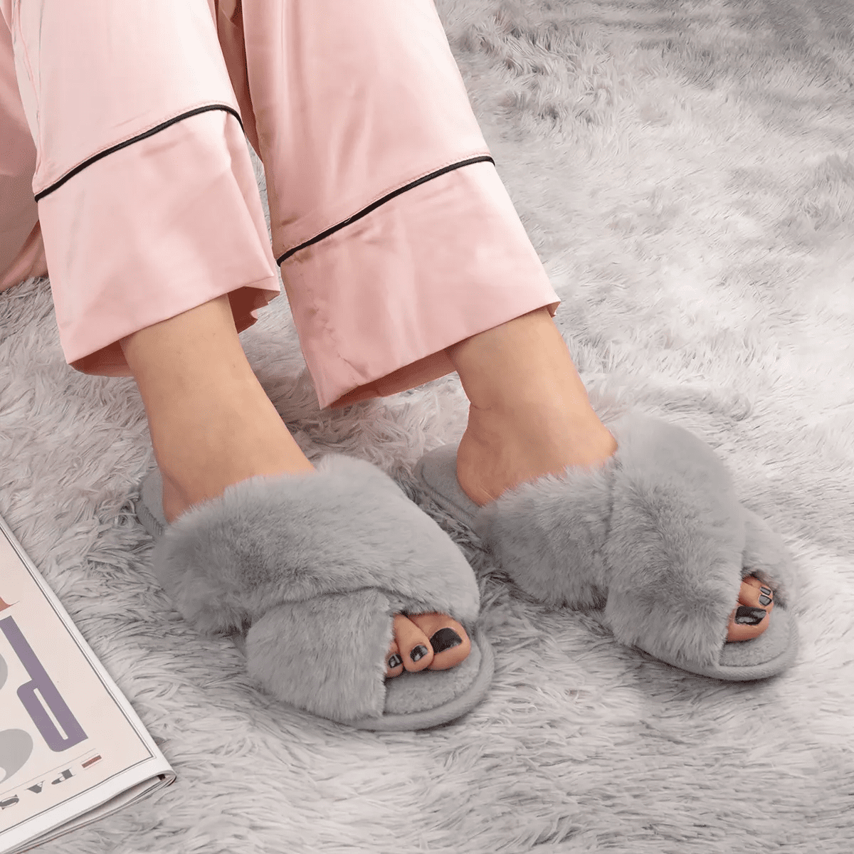 Rockdove Women'S Adeline Cross-Band Faux Fur Slide Slipper - Image 6