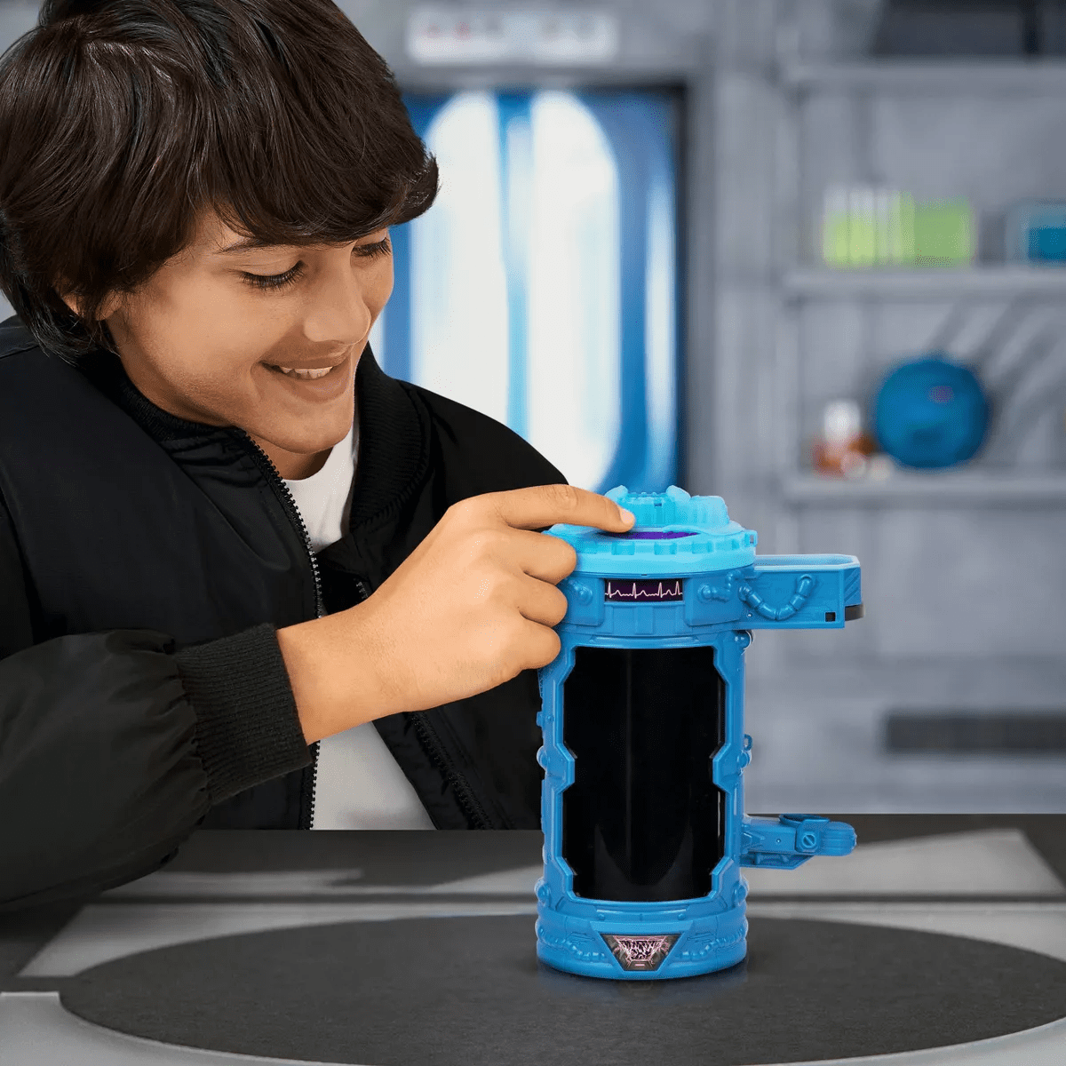 Mrbeast Lab Mutators Mutation Chamber Lightning Panther Action Figure - Image 5