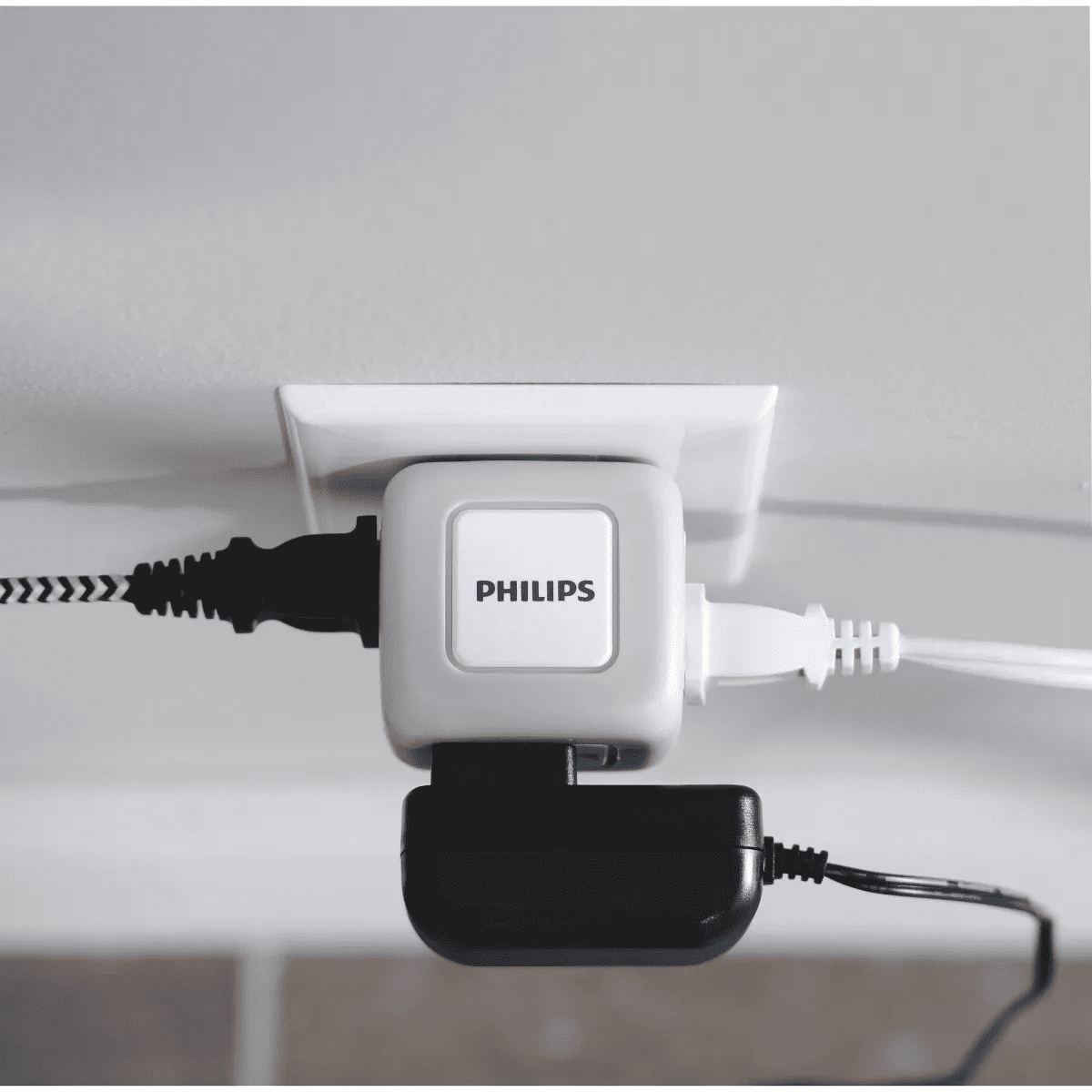 Philips 3-Outlet Grounded Cube Tap with Surge Protection - Gray: Outlet Extender Adapter - Image 3