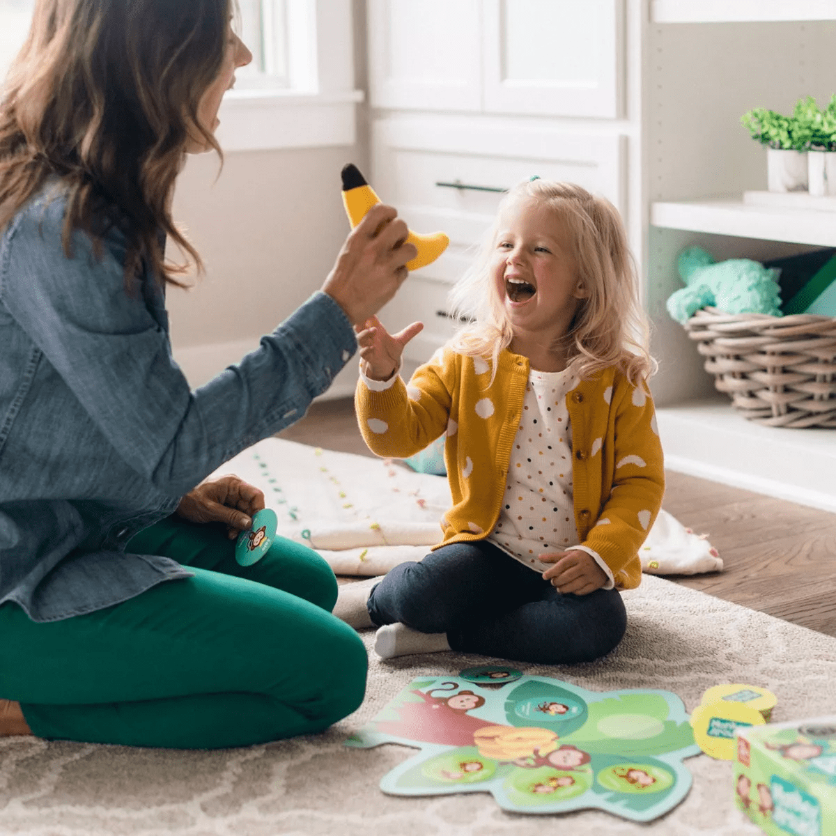 Peaceable Kingdom Monkey around Board Game: Educational Fun with Cards & Figures for 2+ Players, 30+ Minutes of Play - Image 7