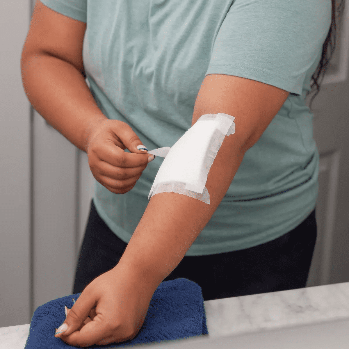 Johnson & Johnson Band-Aid Brand First Aid Hurt-Free Medical Paper Tape - 1In X 10 Yd - Image 3